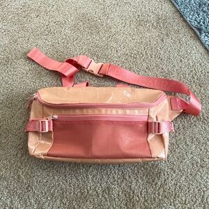 Calpak Terra sling bag
Canyon colorway salmon pink

Great condition preowned.